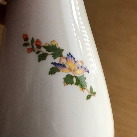 Aynsley Cottage Garden Flowers & Butterfly White Blue Pink Georgian Vase - Picture 5 of 6